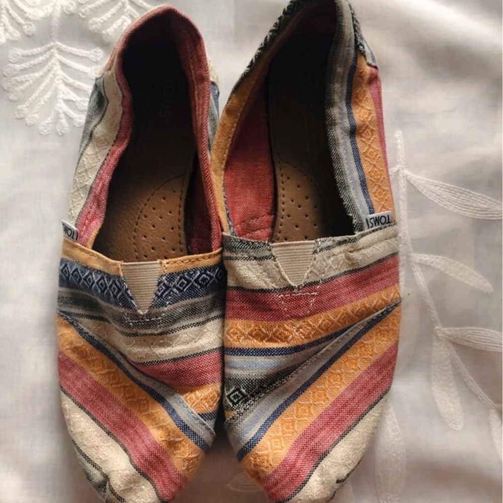 Southwestern Style Toms Size 10☀️ !